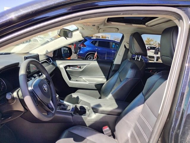 Used 2021 Toyota RAV4 XLE Premium image 14