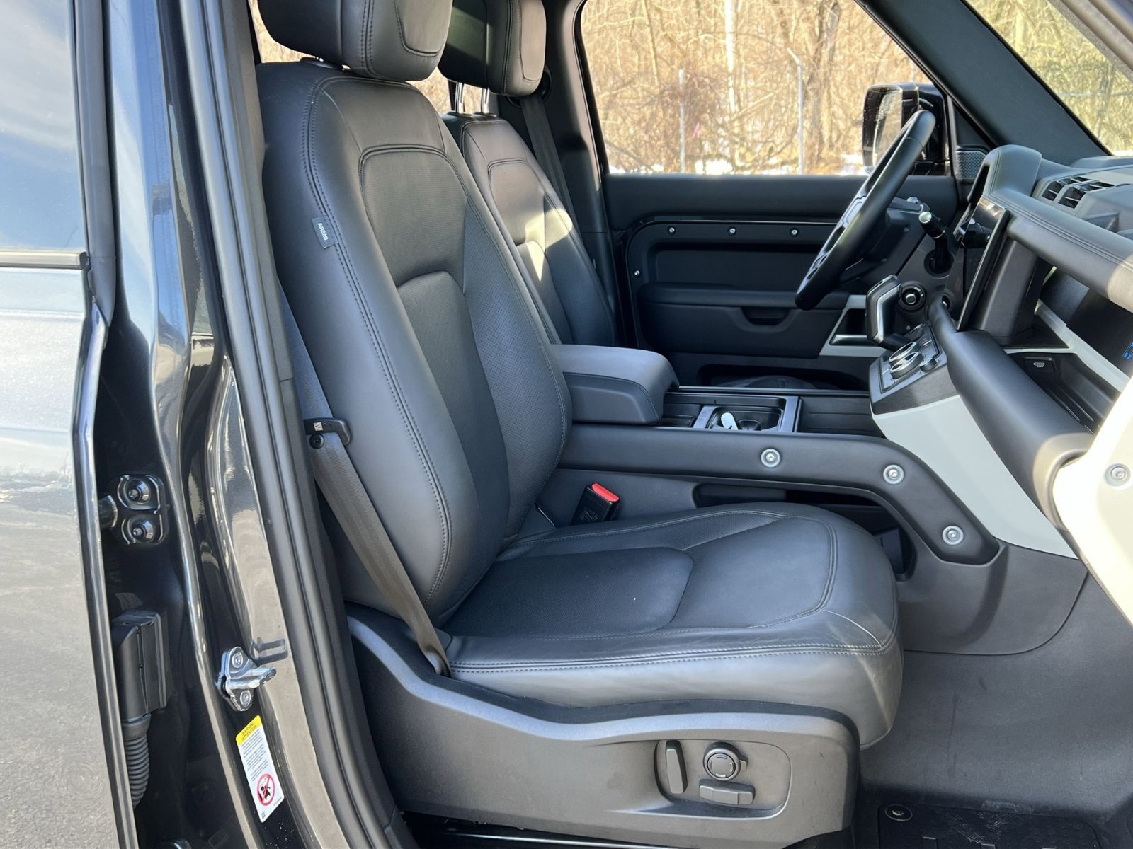 Used 2024 Land Rover Defender 110 SE image 25