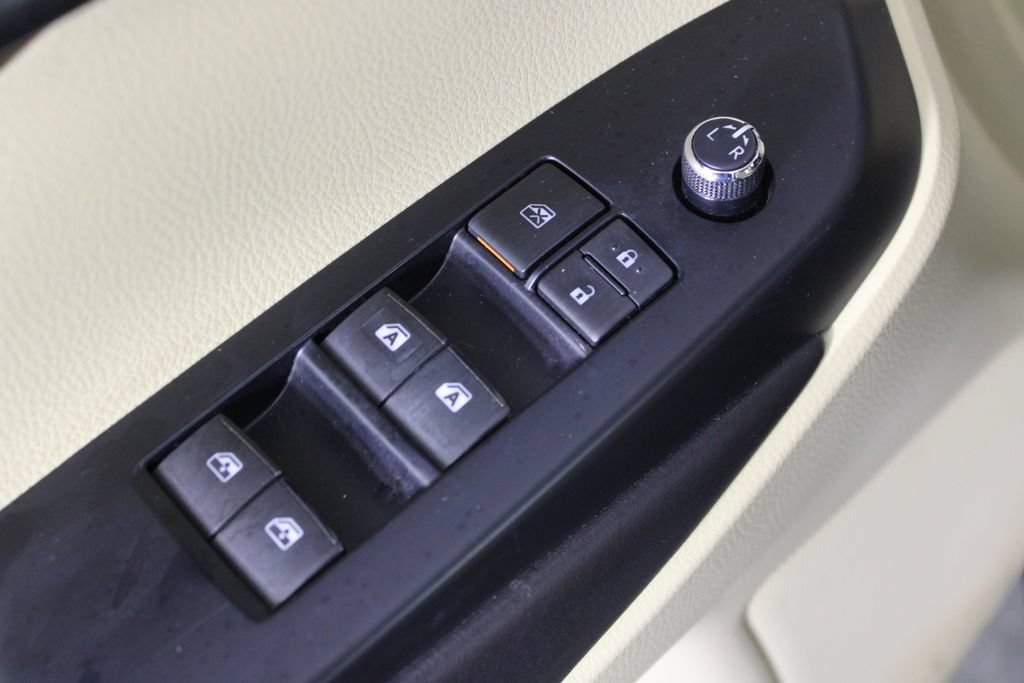 Used 2017 Toyota Highlander XLE FWD image 24