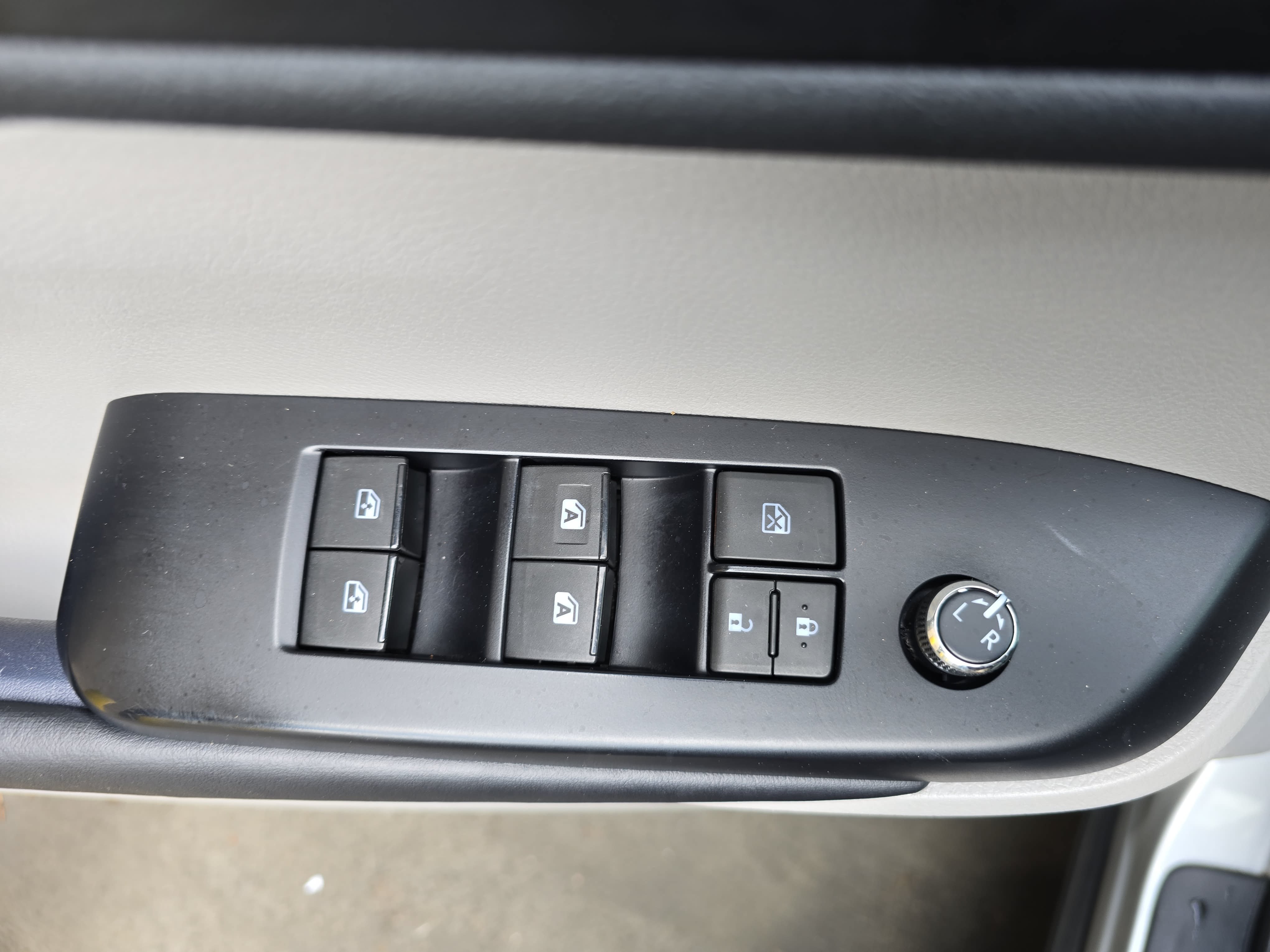 Used 2019 Toyota Highlander XLE AWD/4WD image 29