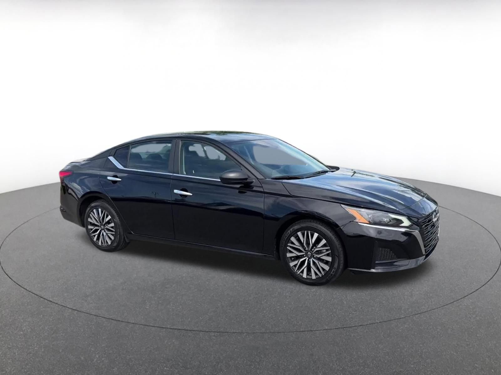 Used 2025 Nissan Altima 2.5 SV FWD video 2