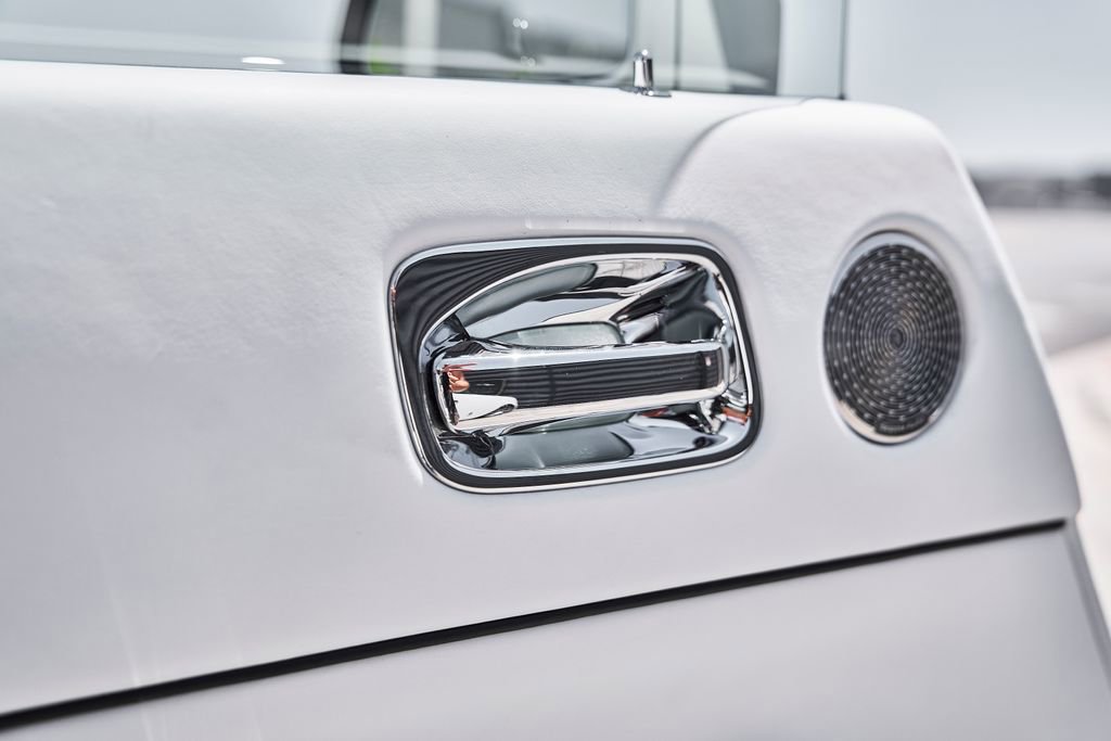 Used 2019 Rolls-Royce Wraith RWD image 30