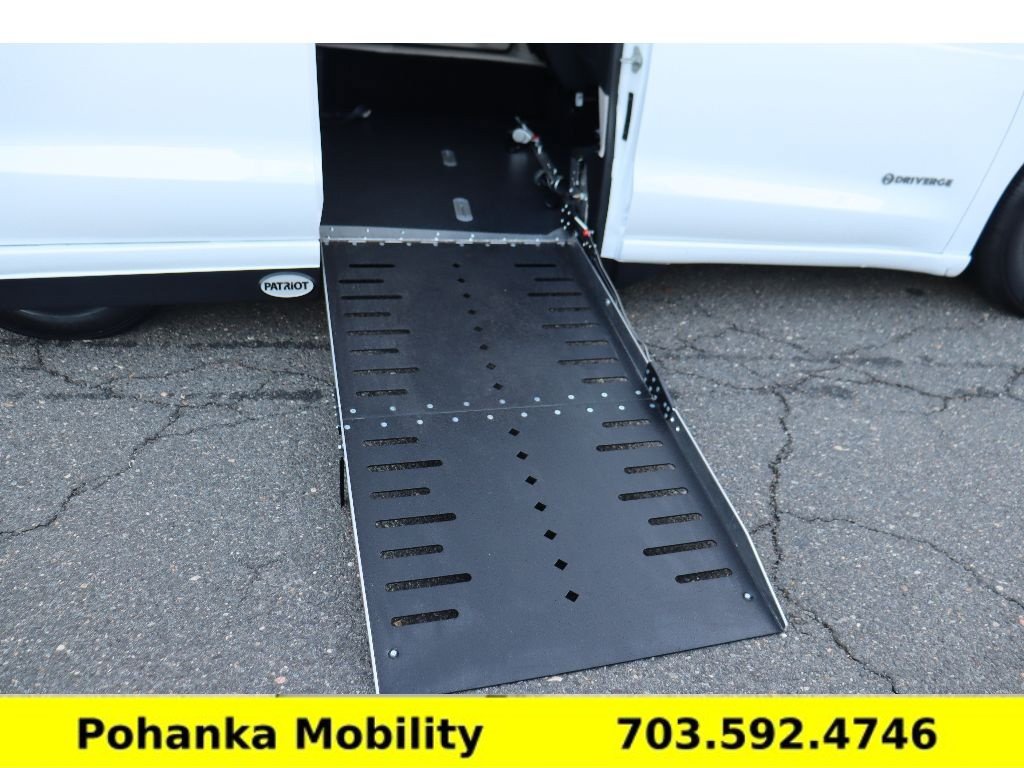 Used 2024 Chrysler Voyager LX FWD image 2