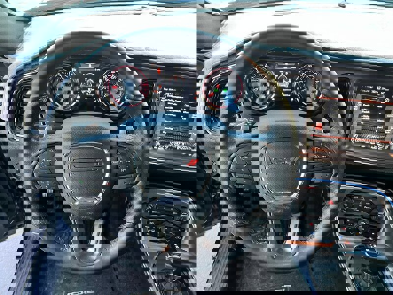 Used 2017 Dodge Challenger R/T image 23