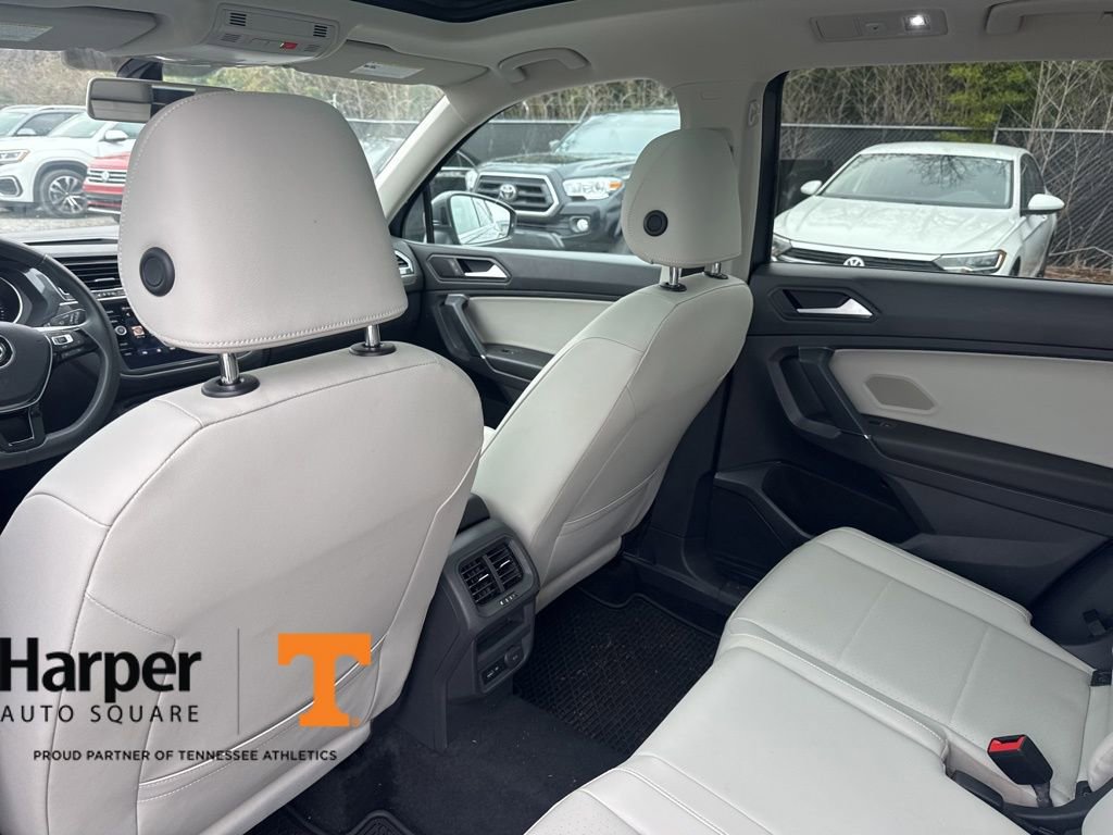 Used 2020 Volkswagen Tiguan SE w/ Panoramic Sunroof Package image 11