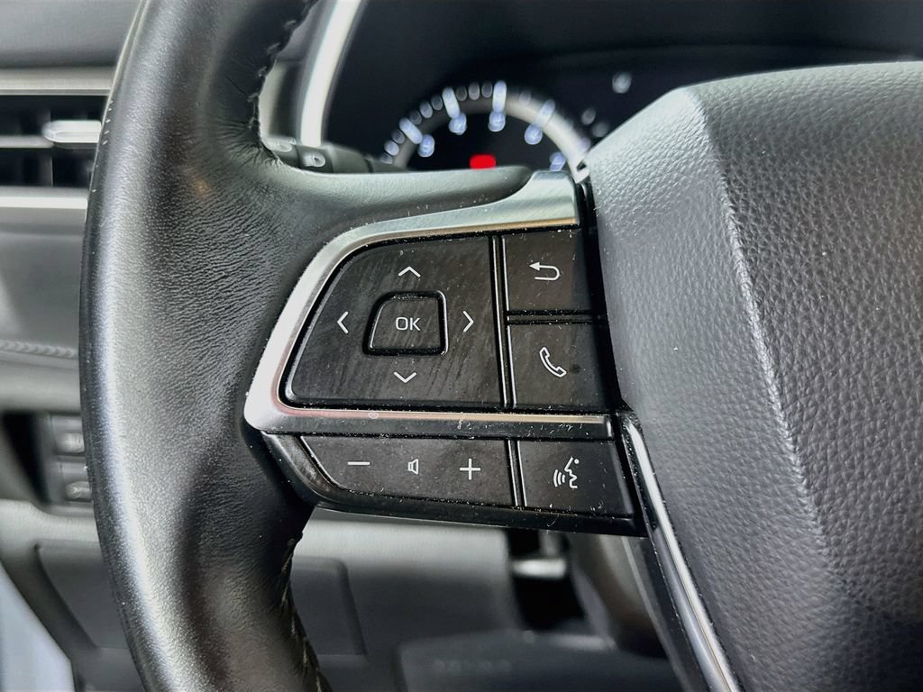 Used 2021 Toyota Highlander XLE FWD image 25