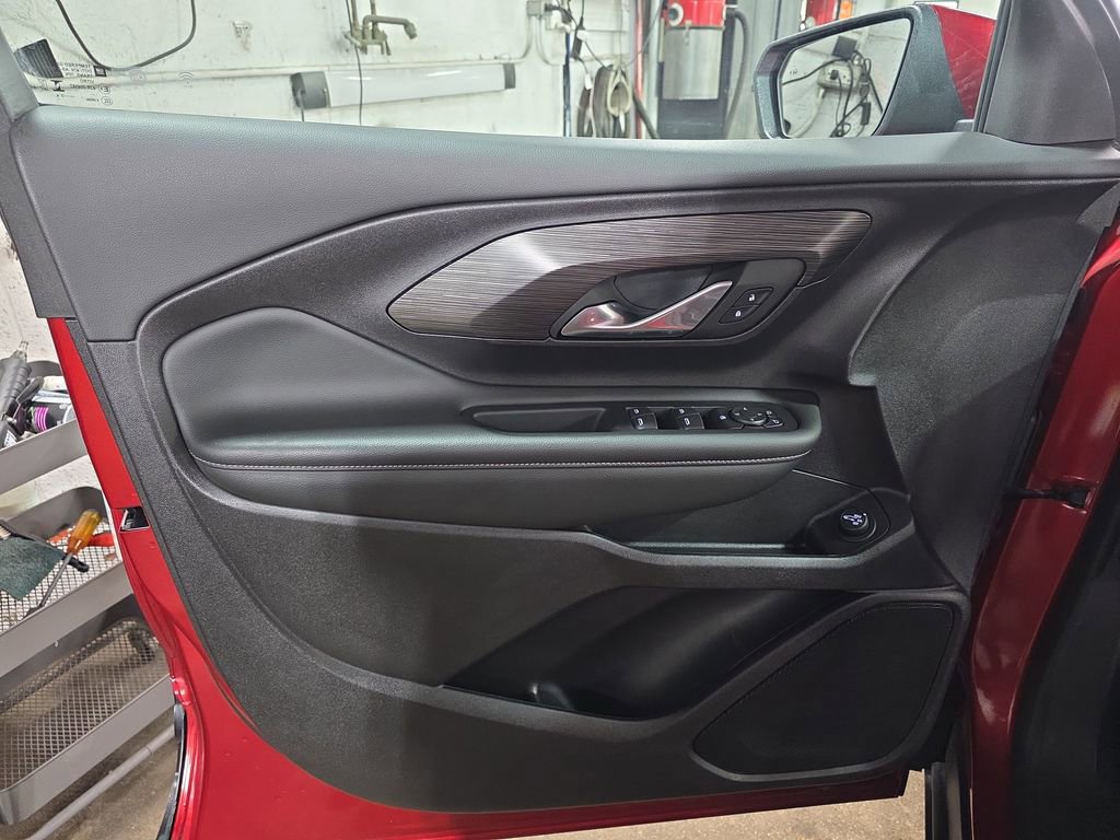 Used 2024 GMC Terrain SLE w/ Driver Convenience Package image 26