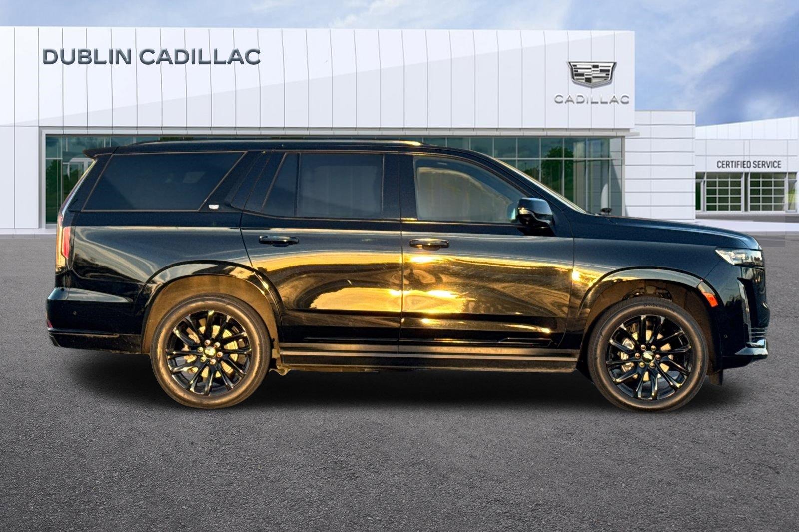 Used 2023 Cadillac Escalade Sport Platinum w/ LPO, ONYX Package image 3