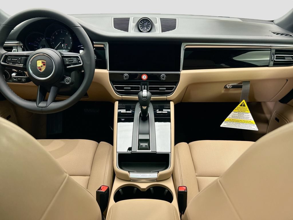 Used 2026 Porsche Macan AWD/4WD image 16