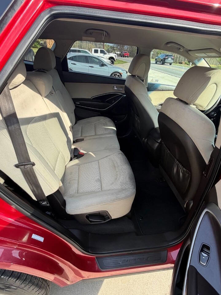 Used 2017 Hyundai Santa Fe SE w/ Cargo Package image 13