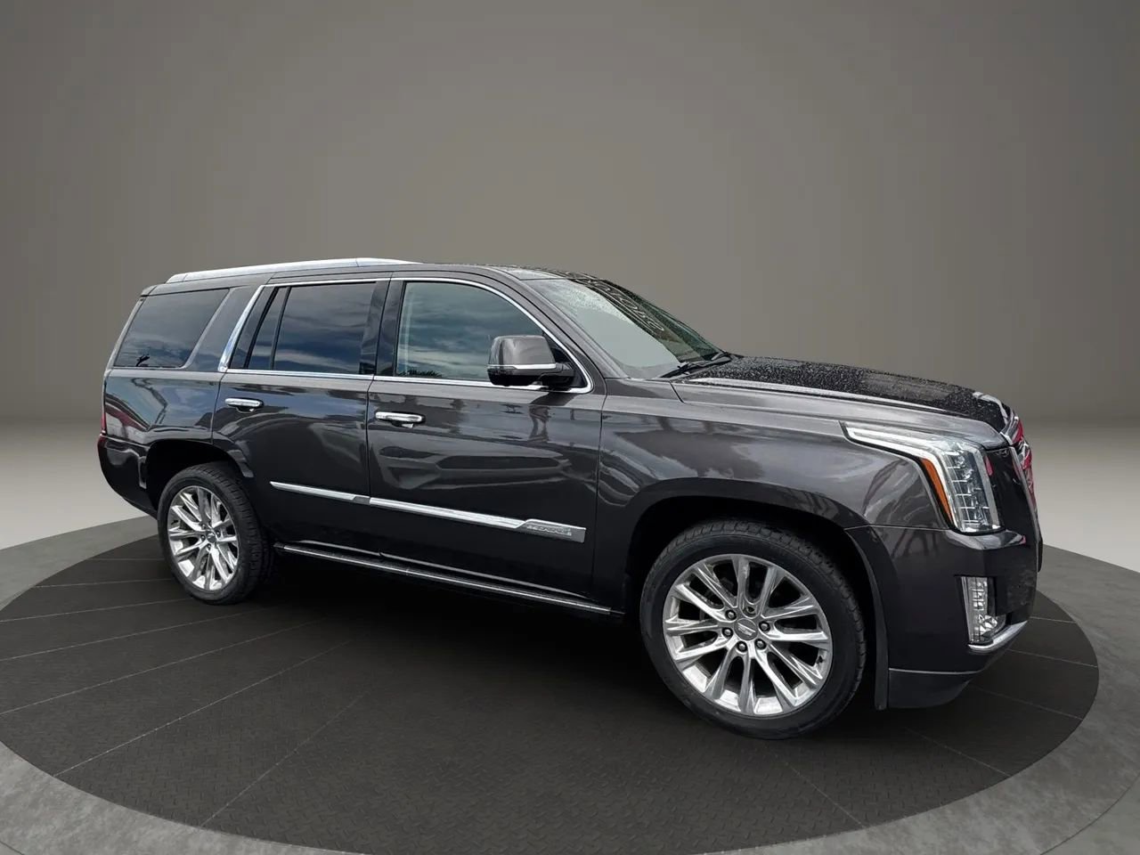 Used 2015 Cadillac Escalade Premium RWD image 2
