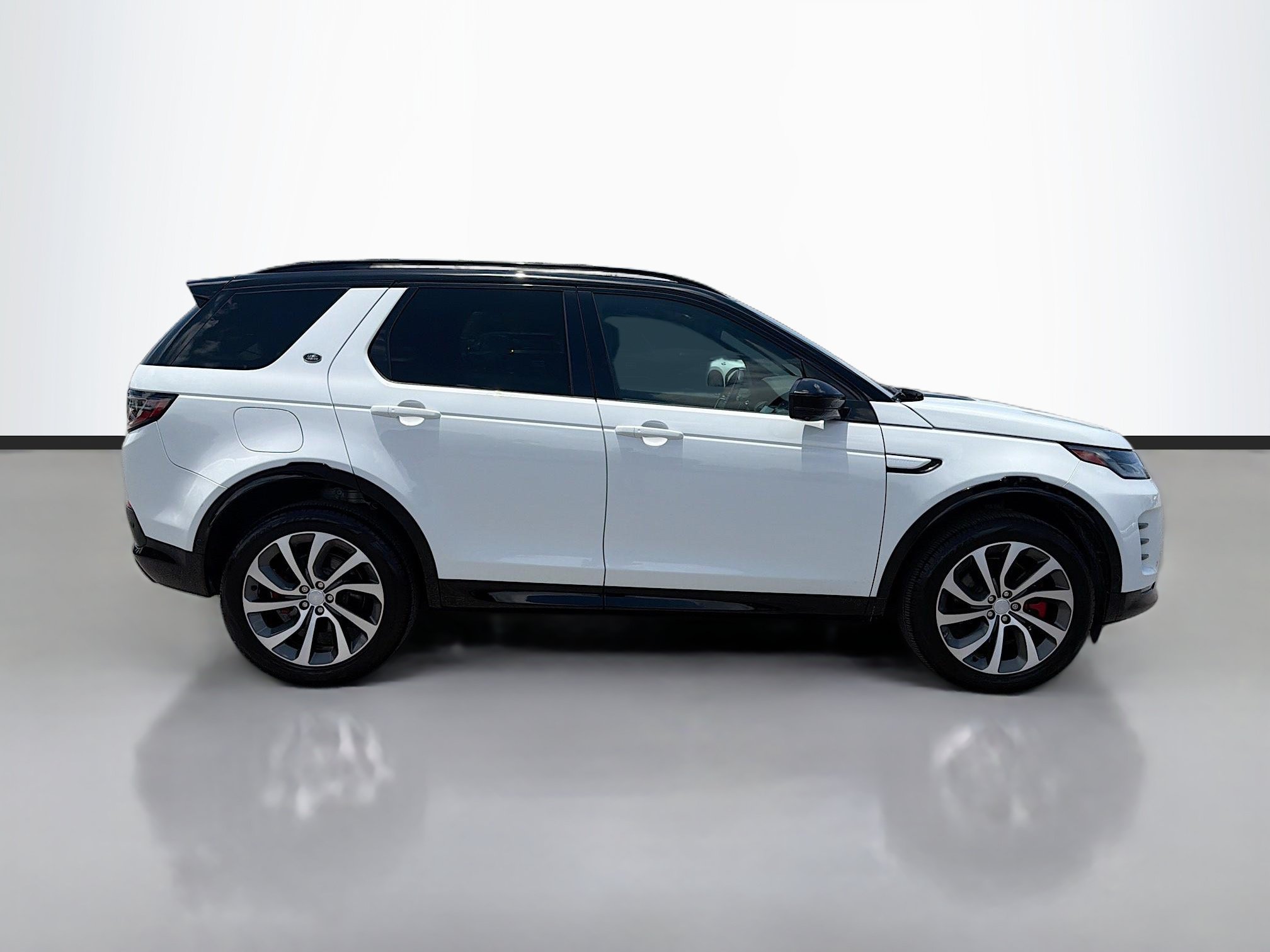 Used 2025 Land Rover Discovery Sport Dynamic SE AWD/4WD image 6