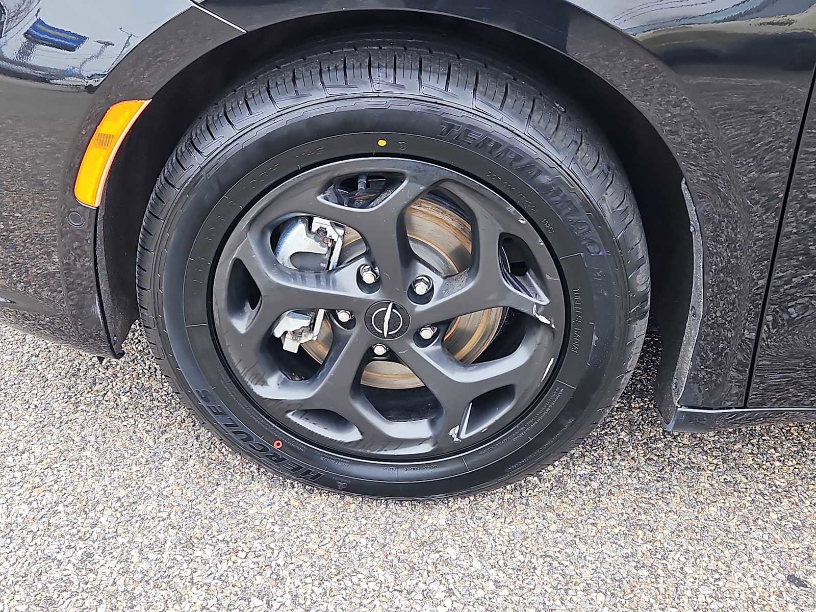 Used 2024 Chrysler Pacifica Premium image 7