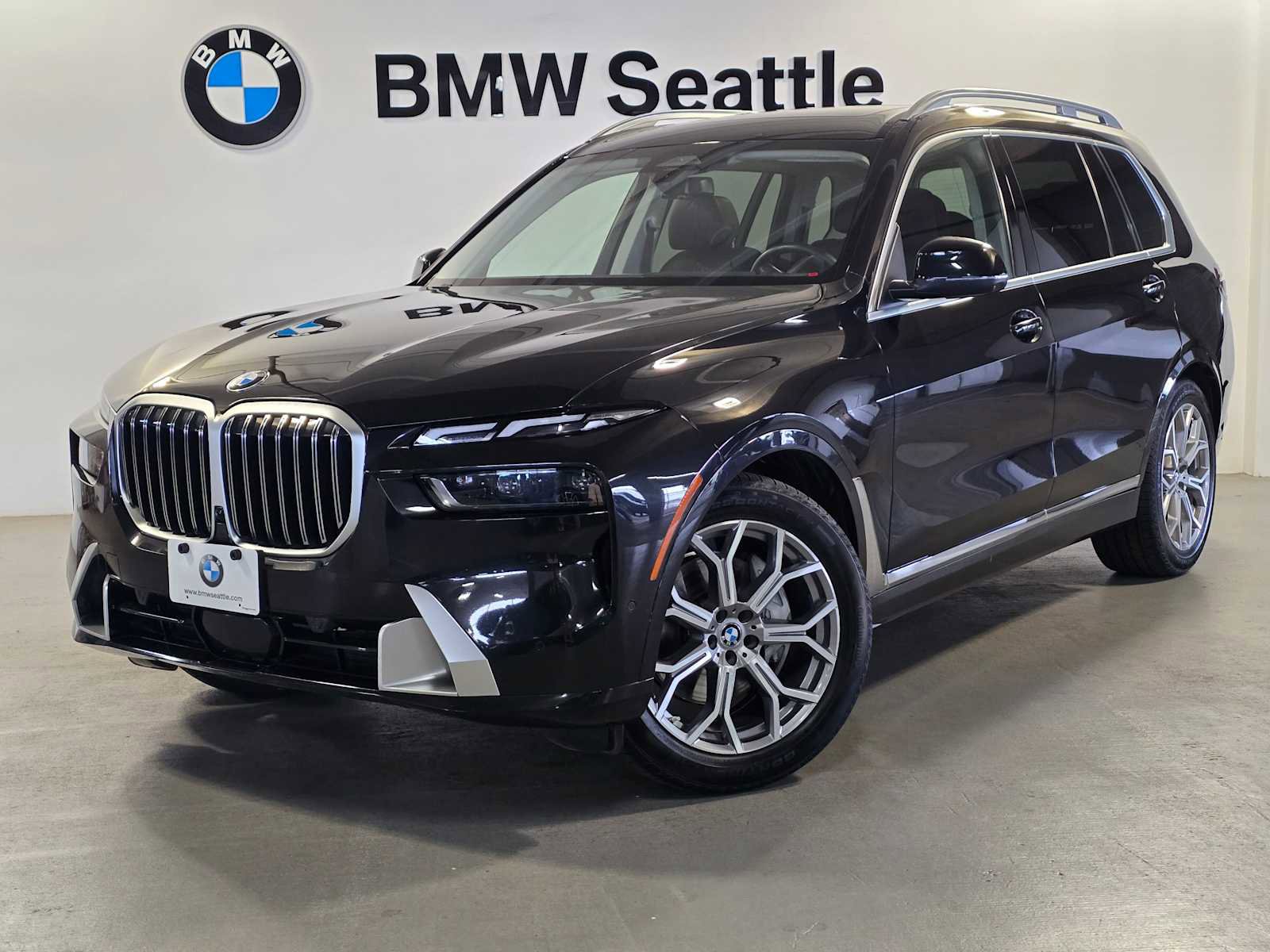 Used 2023 BMW X7 xDrive40i image 1