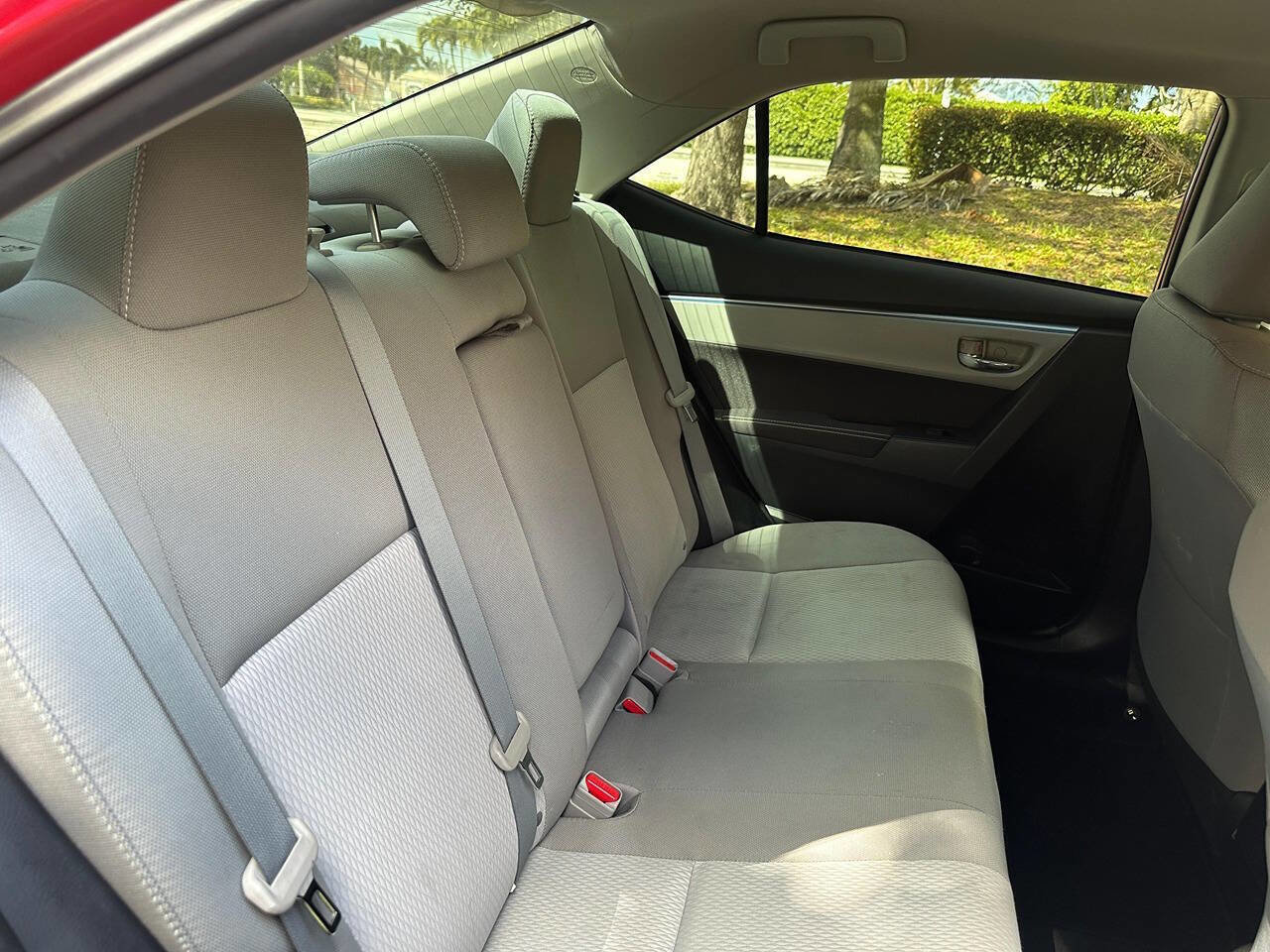 Used 2015 Toyota Corolla LE FWD image 12