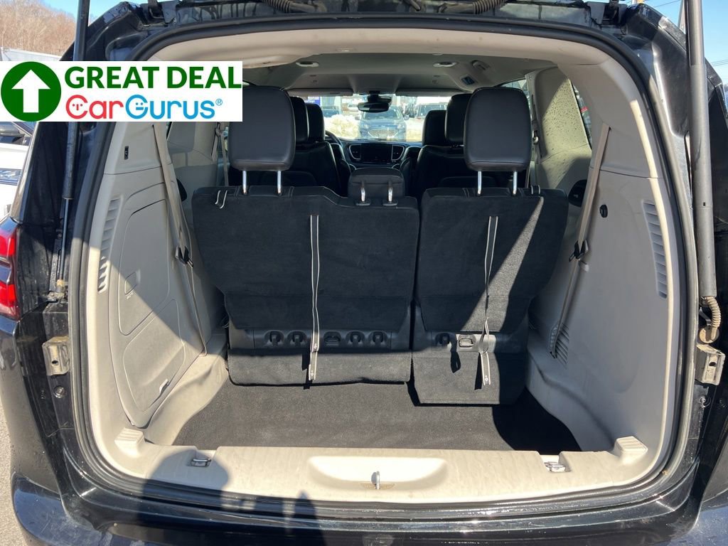 Used 2022 Chrysler Pacifica Touring-L w/ Uconnect Theater Family Group FWD image 24