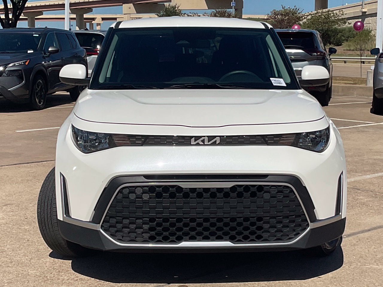 Used 2025 Kia Soul LX w/ LX Technology Package FWD image 2