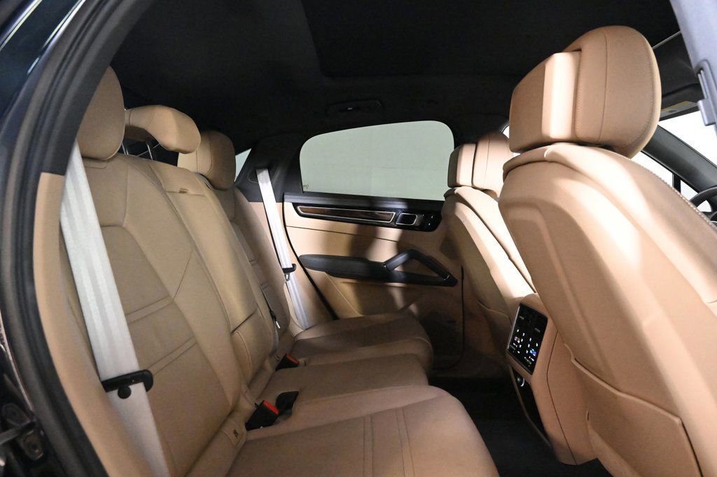 Certified 2023 Porsche Cayenne S image 19