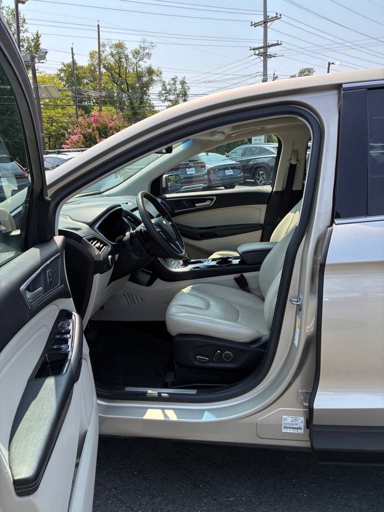 Used 2018 Ford Edge Titanium w/ Equipment Group 302A FWD image 29