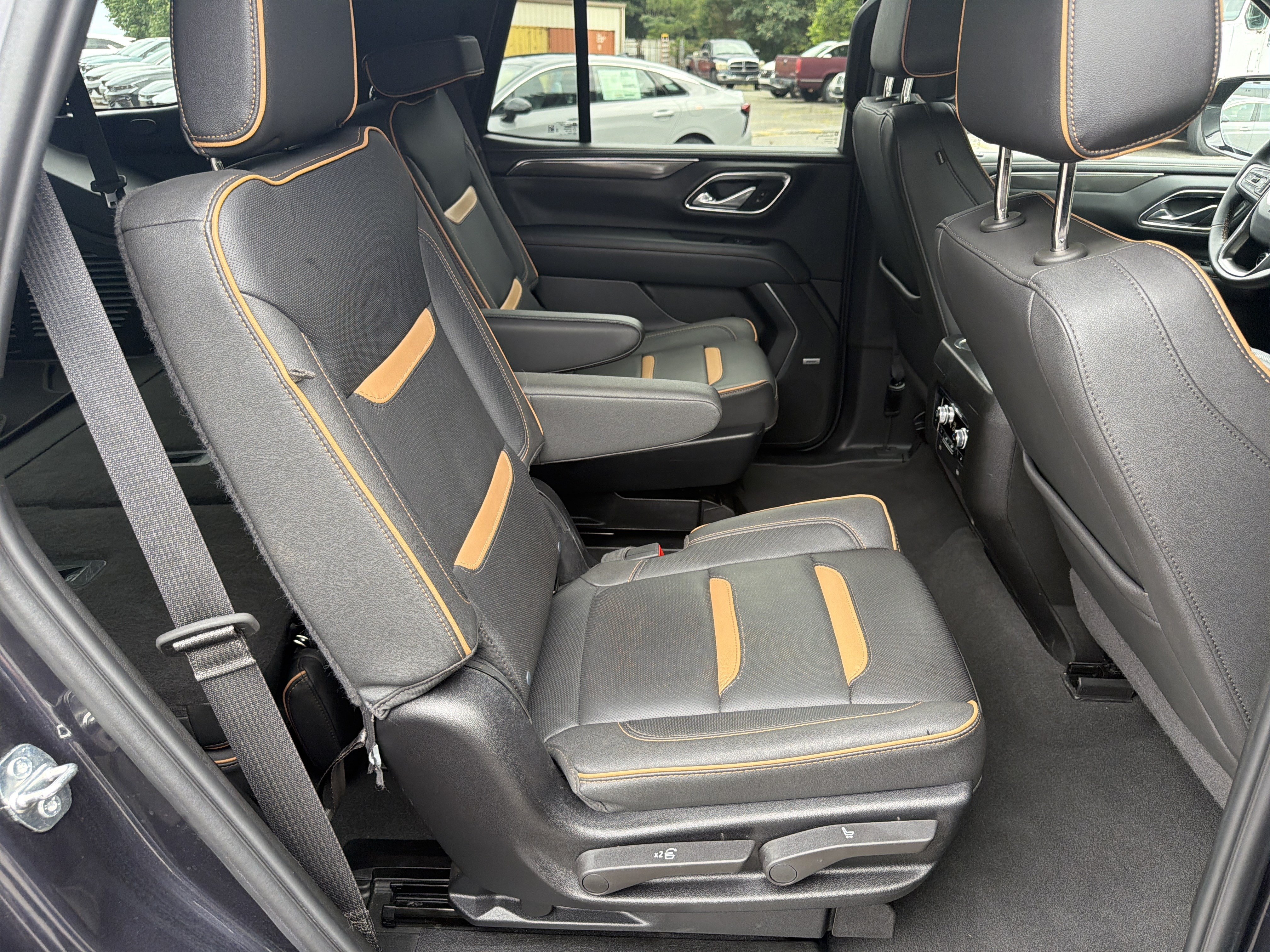 Used 2024 GMC Yukon AT4 AWD/4WD image 15