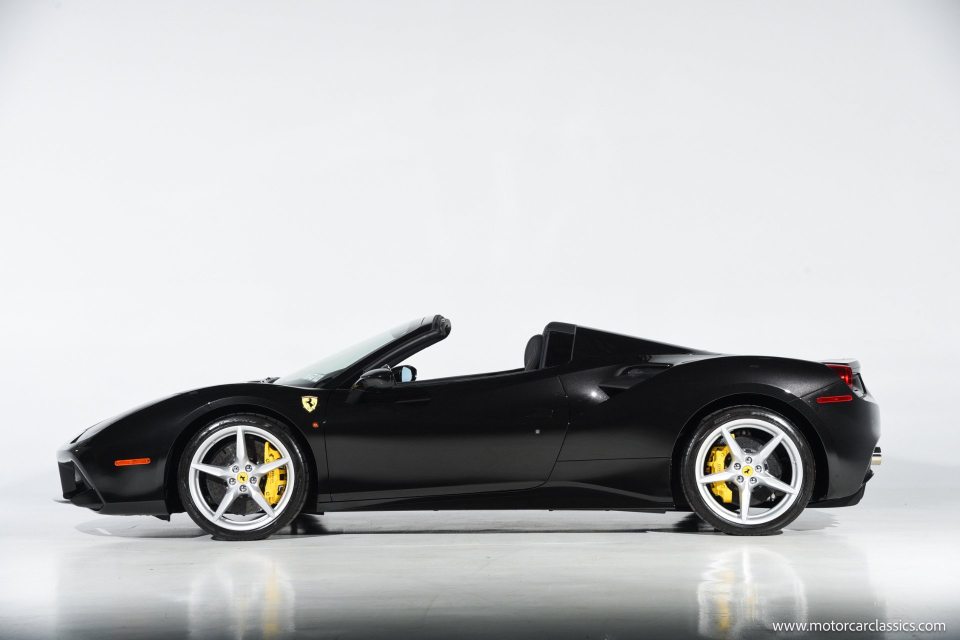 Used 2016 Ferrari 488 Spider RWD image 11
