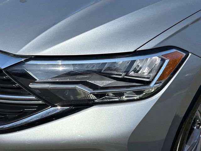 Used 2023 Volkswagen Jetta SE image 9