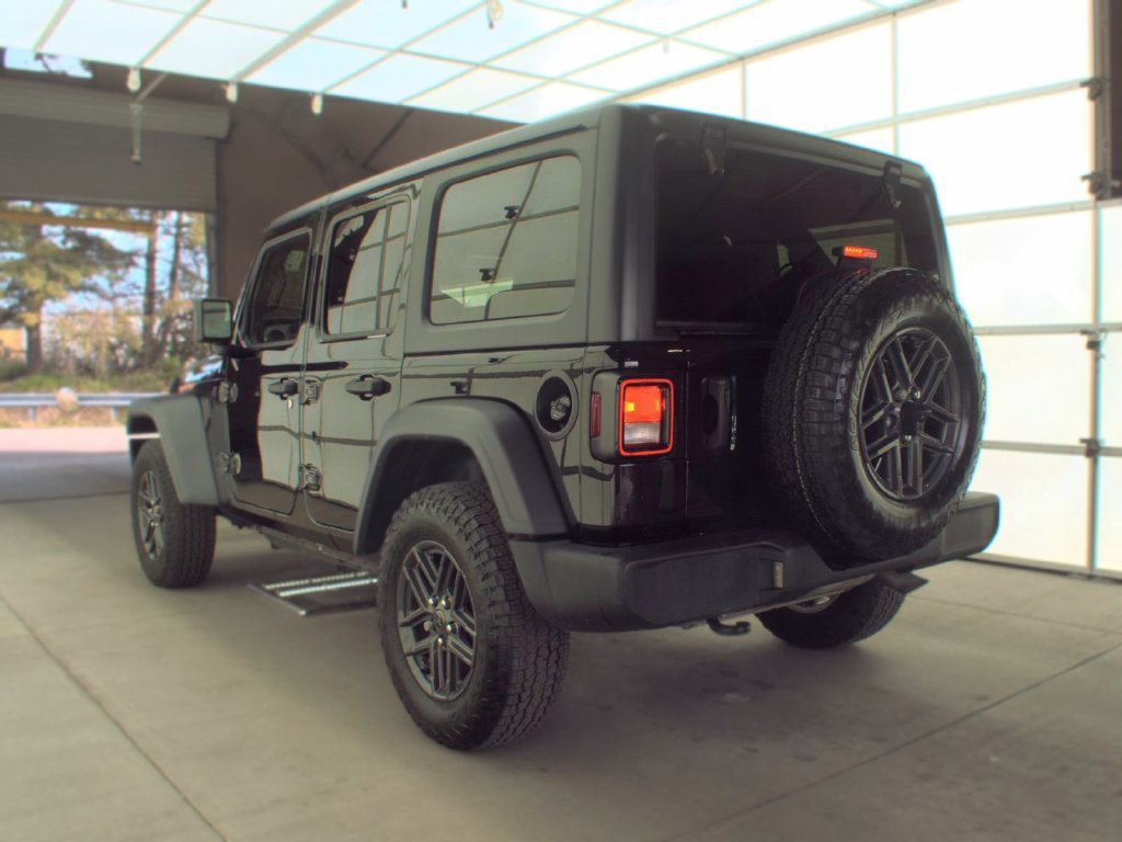 Used 2024 Jeep Wrangler Unlimited Sport AWD/4WD image 4