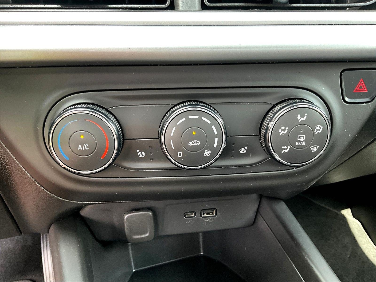 Used 2024 Chevrolet Trax RS FWD image 34