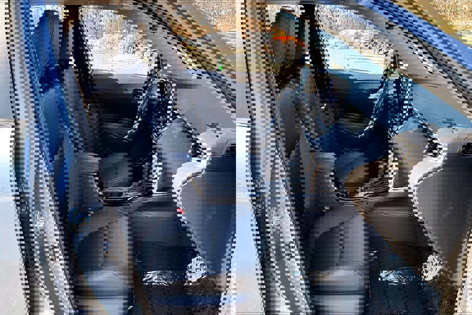 Used 2025 Toyota Corolla Cross XLE w/ Convenience Package image 9