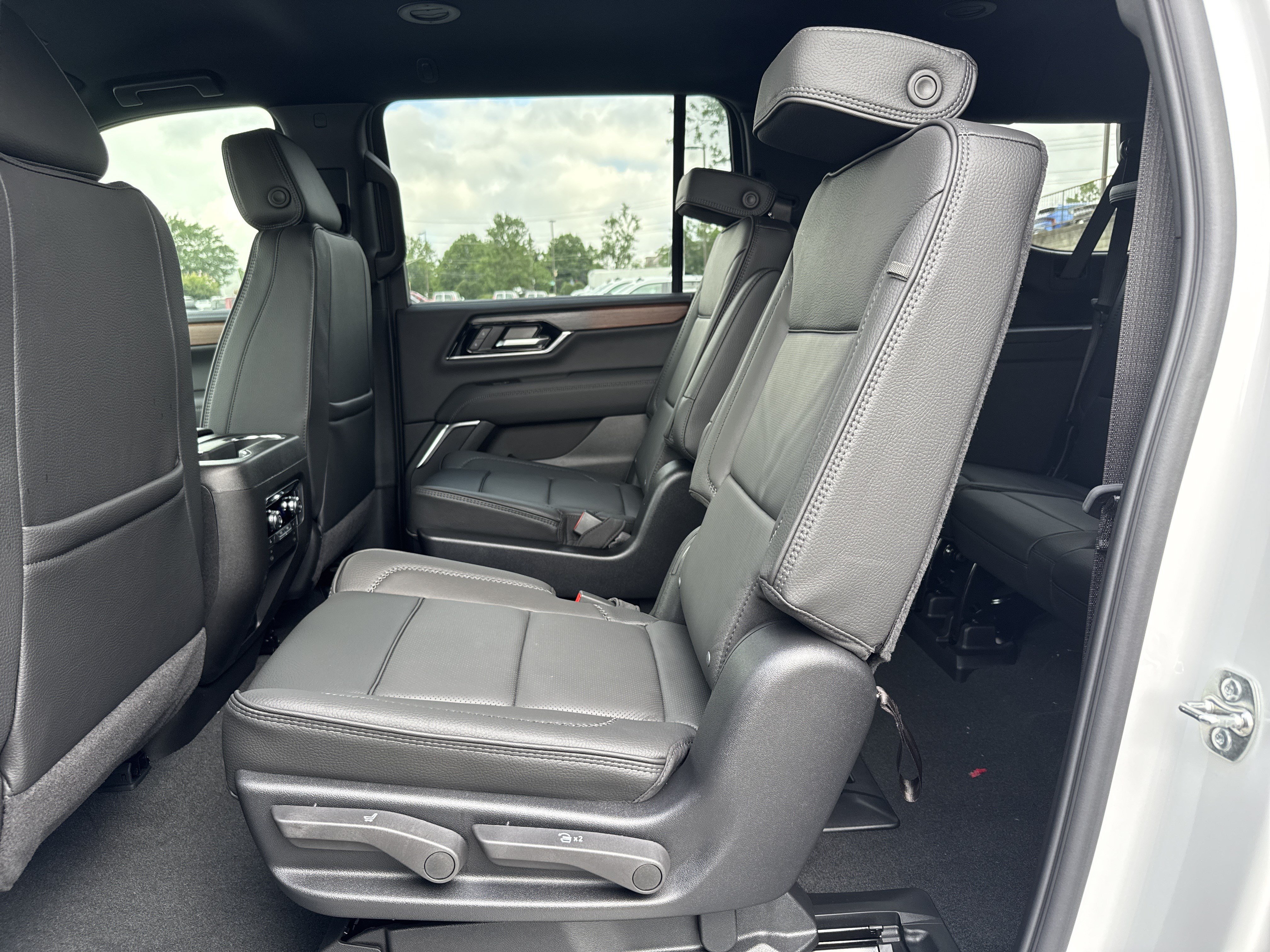 New 2026 GMC Yukon XL Denali AWD/4WD image 29