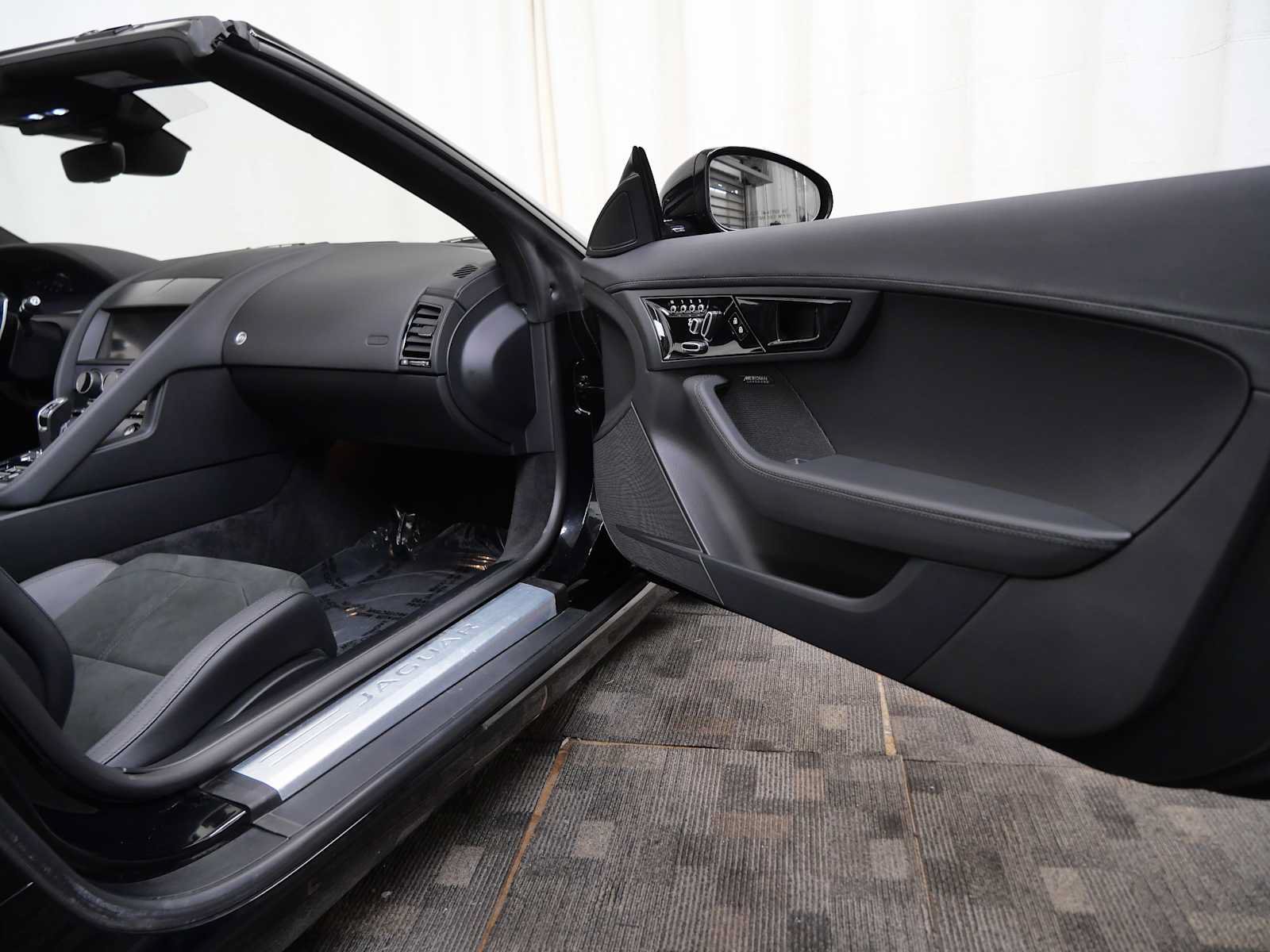 Used 2023 Jaguar F-TYPE Convertible RWD image 15