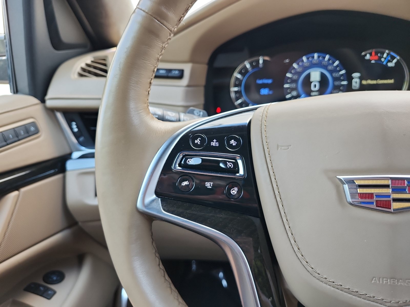 Used 2018 Cadillac Escalade Platinum AWD/4WD image 32