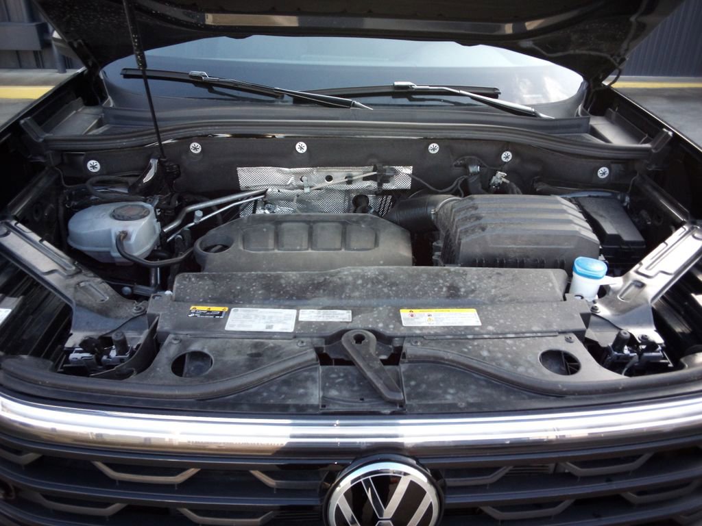 Used 2025 Volkswagen Atlas Cross Sport SE image 21