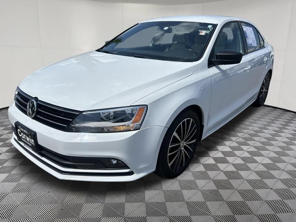 Used 2016 Volkswagen Jetta Sport FWD image 3