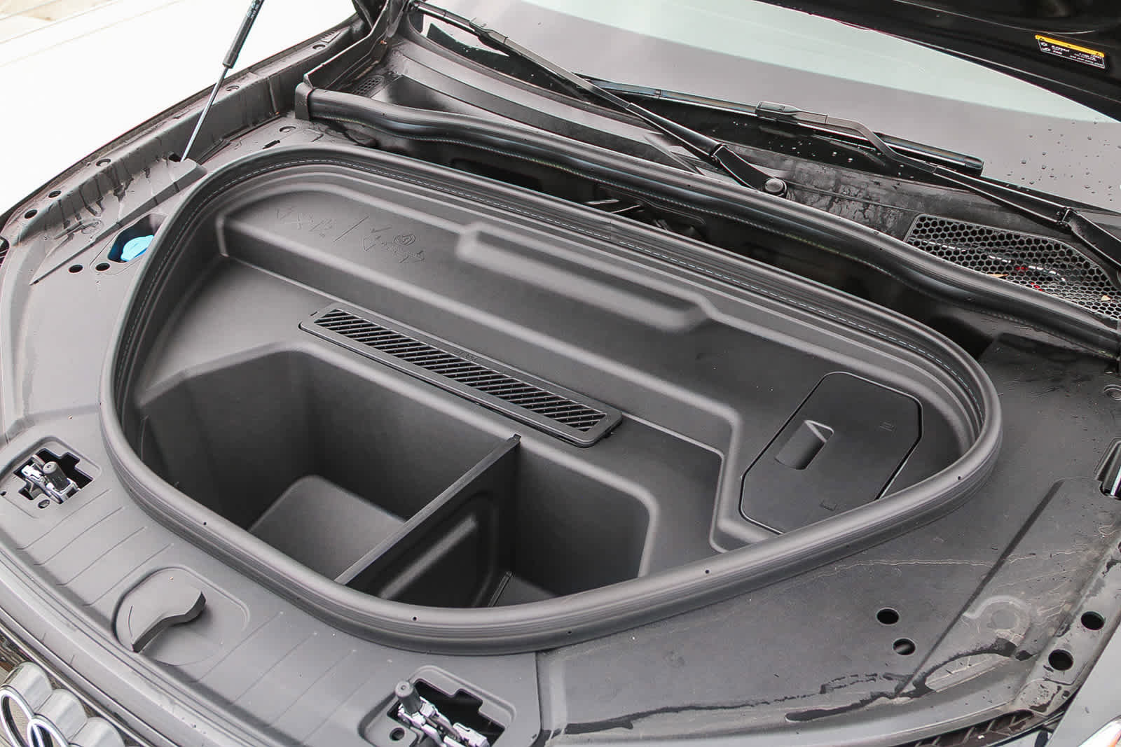 Used 2025 Audi Q6 e-tron Premium w/ Convenience Package image 29