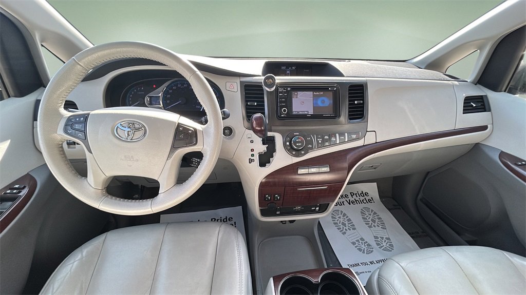 Used 2012 Toyota Sienna XLE w/ Entertainment Pkg image 13