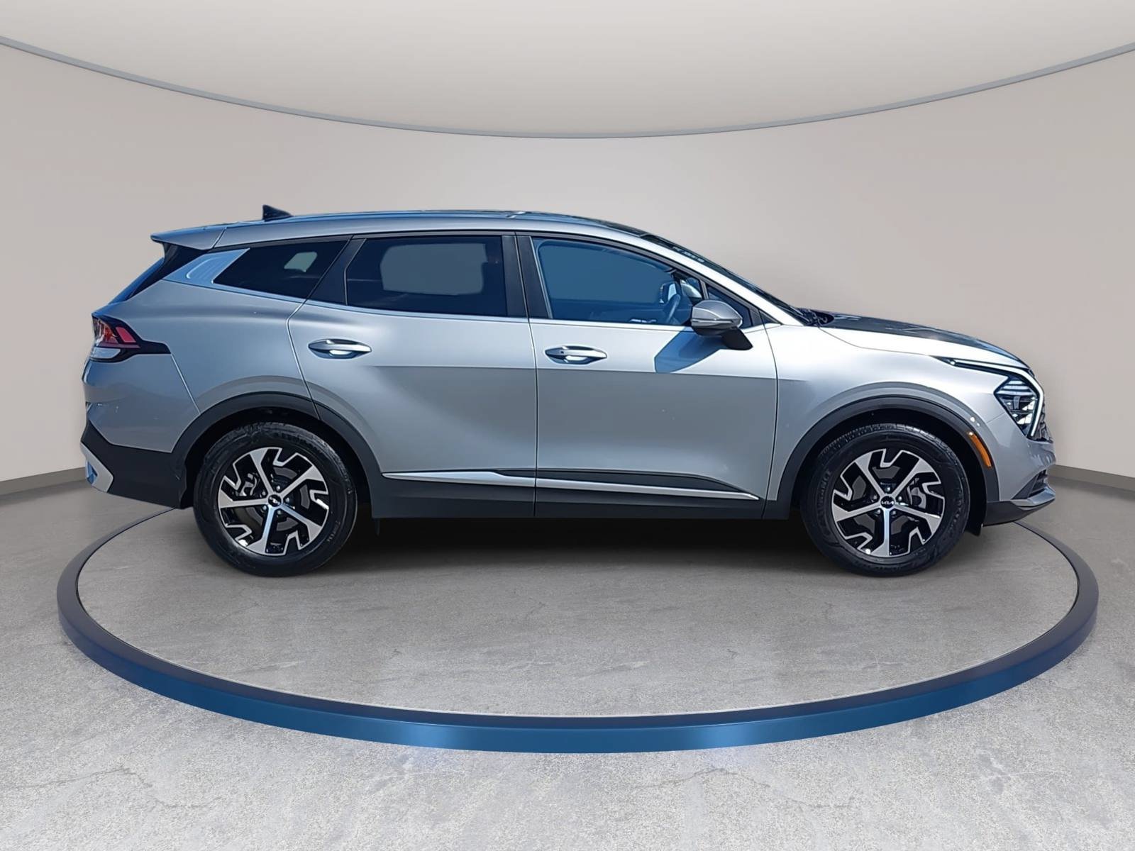Used 2024 Kia Sportage EX FWD image 4
