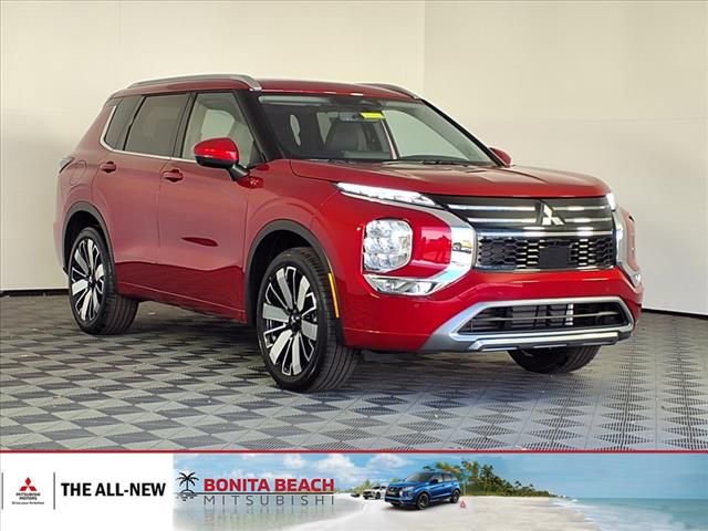 Used 2025 Mitsubishi Outlander SEL image 1