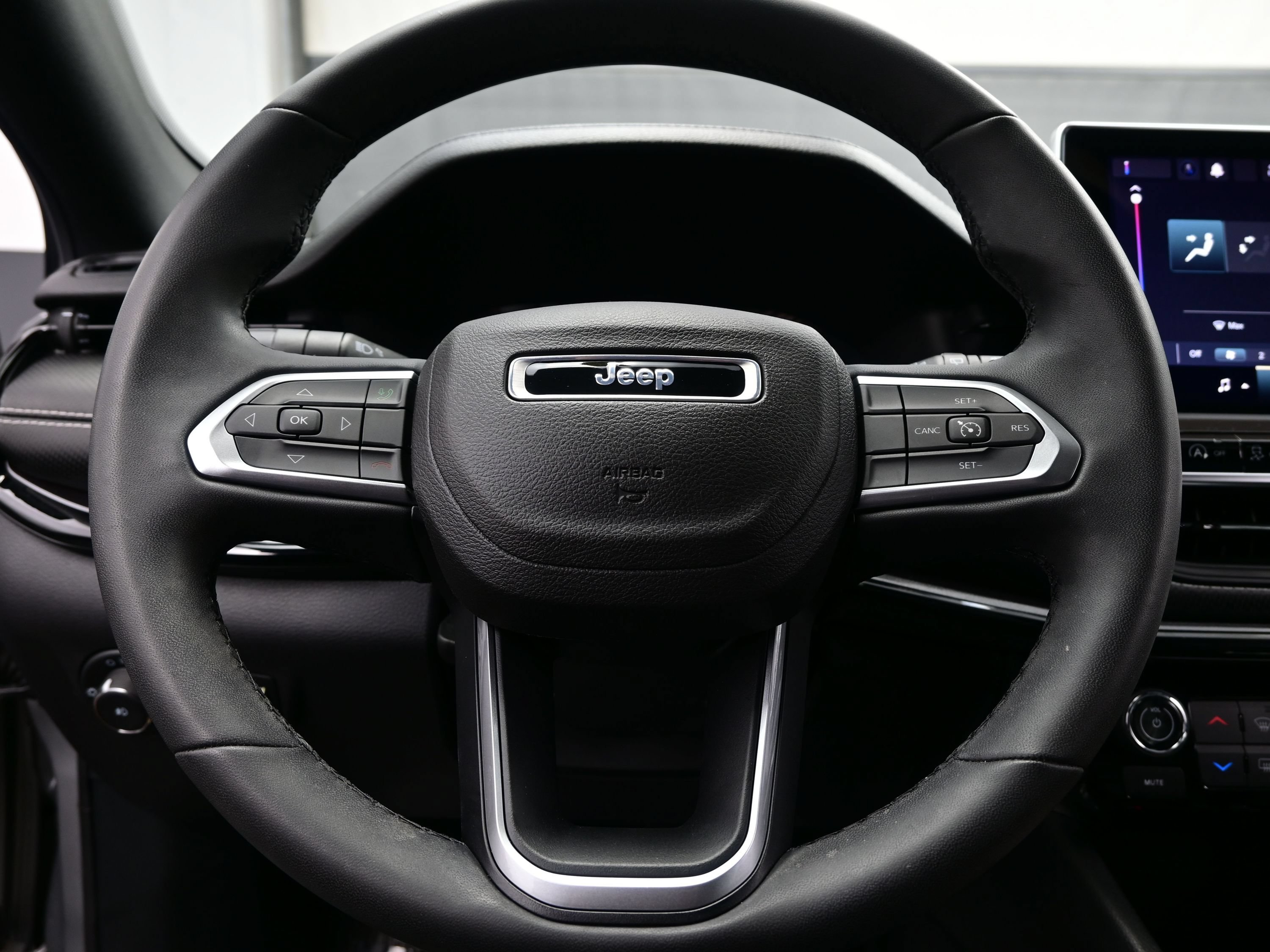 Used 2022 Jeep Compass Latitude FWD image 24