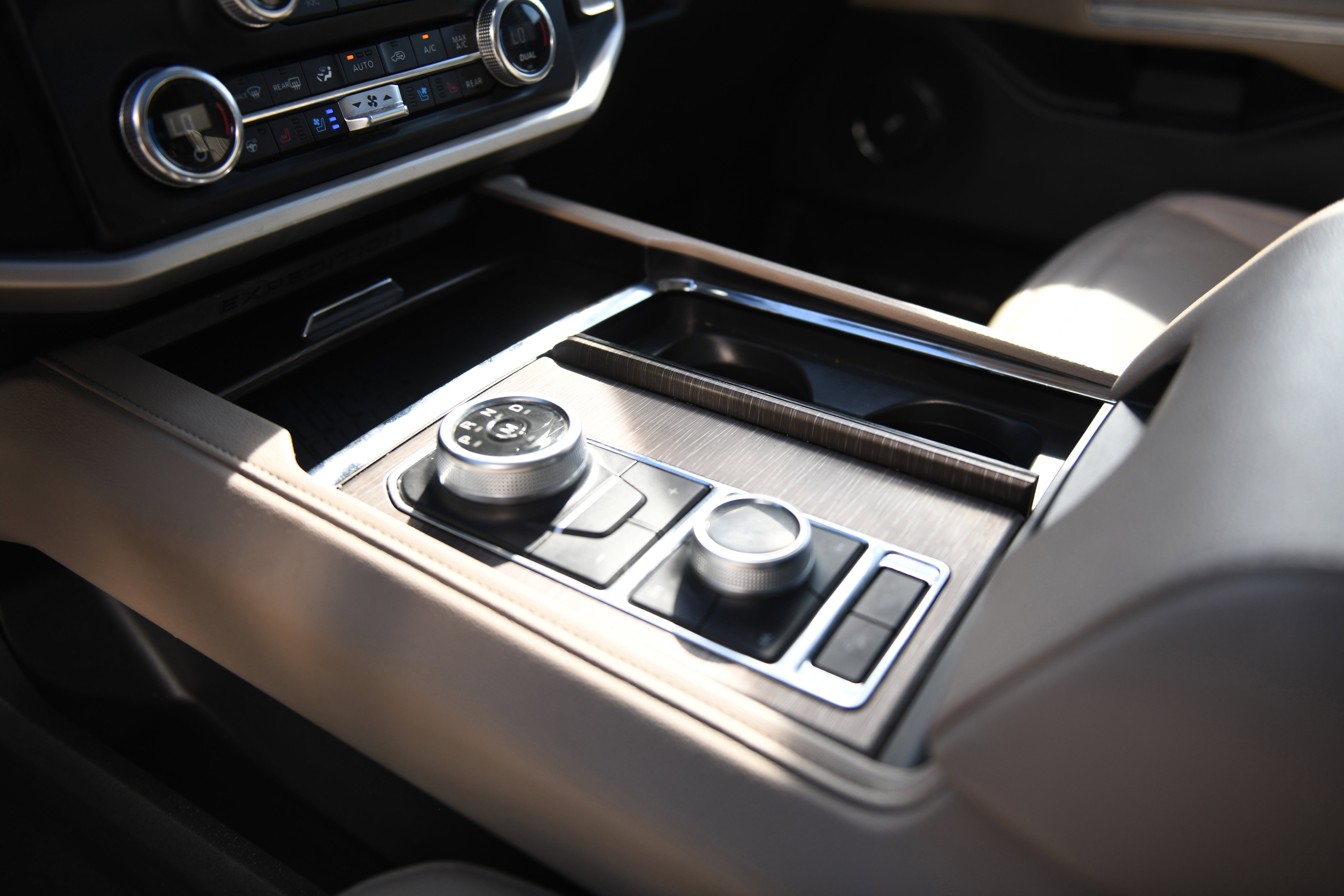 Used 2024 Ford Expedition Limited image 19