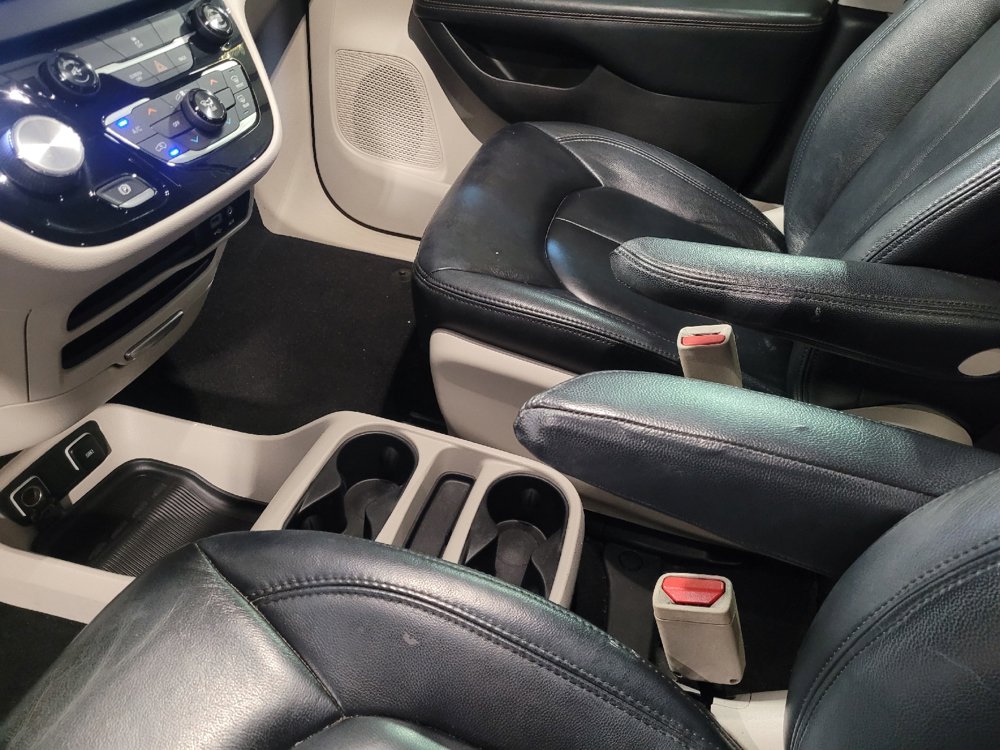 Used 2017 Chrysler Pacifica Touring FWD image 26