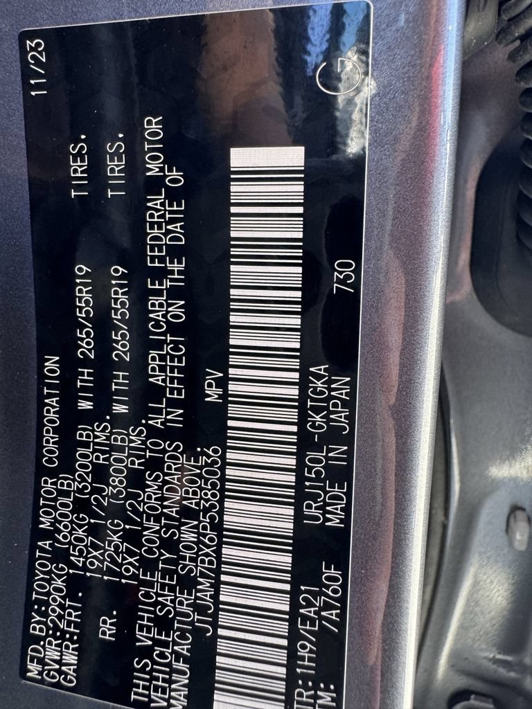 Used 2023 Lexus GX 460 Premium w/ Accessory Package AWD/4WD image 32