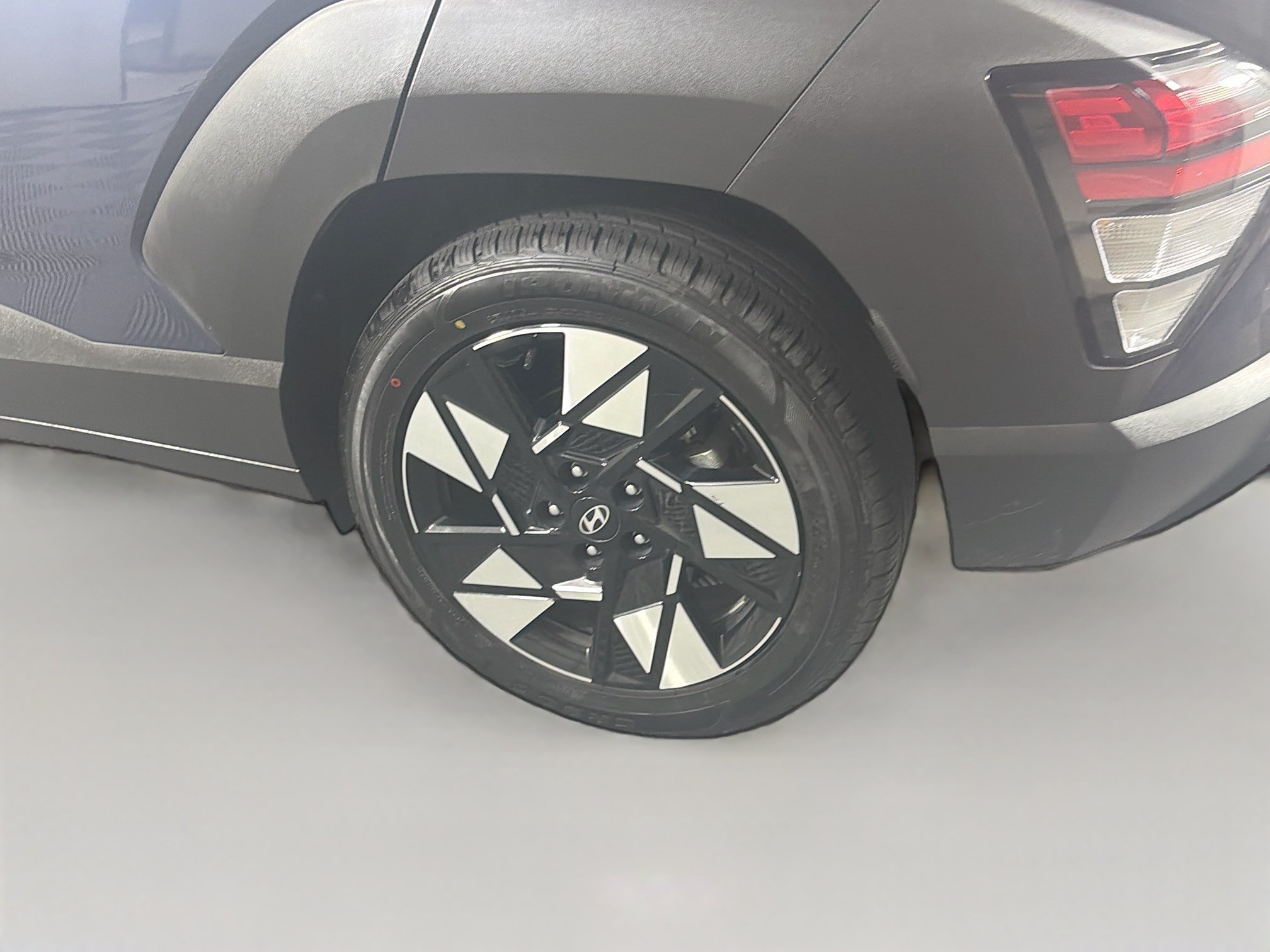 Used 2025 Hyundai Kona SEL FWD image 11