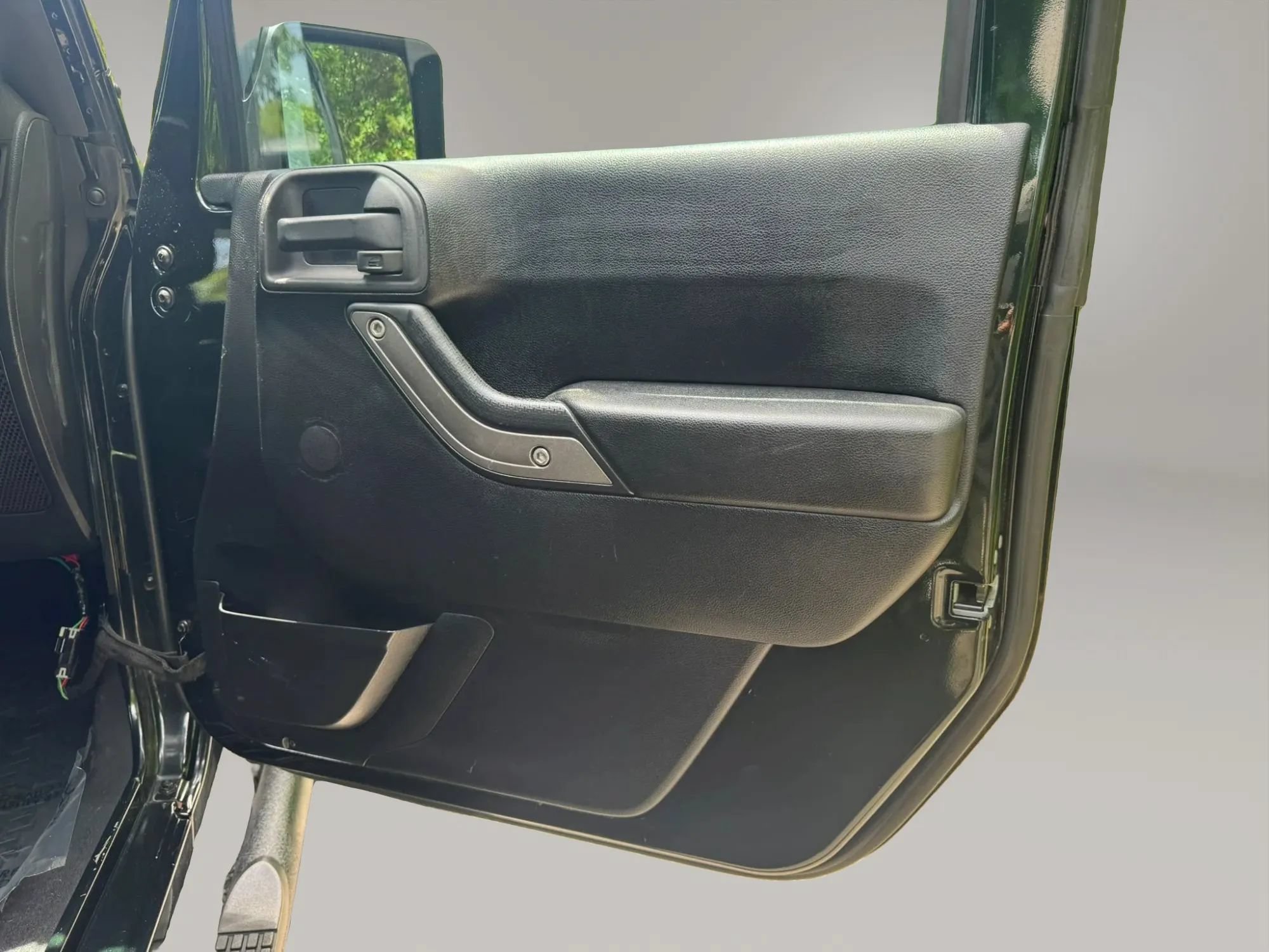 Used 2012 Jeep Wrangler Sport w/ Connectivity Group AWD/4WD image 8