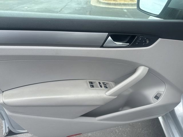 Used 2014 Volkswagen Passat 1.8T S image 21