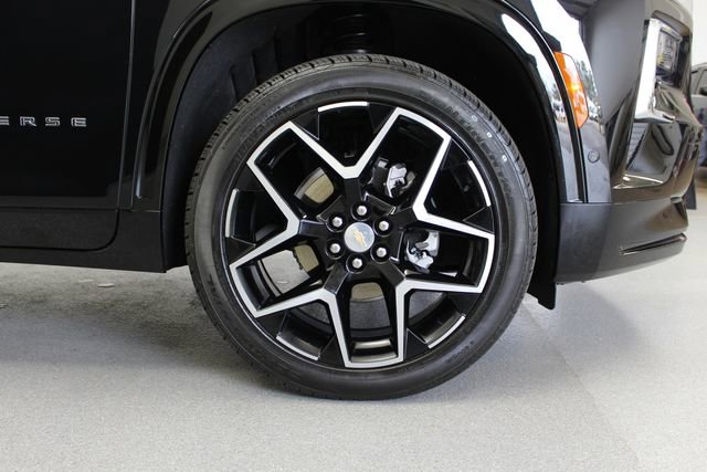 Used 2026 Chevrolet Traverse High Country AWD/4WD image 3