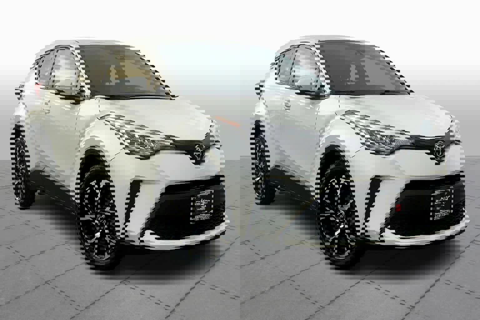 Used 2021 Toyota C-HR XLE image 3