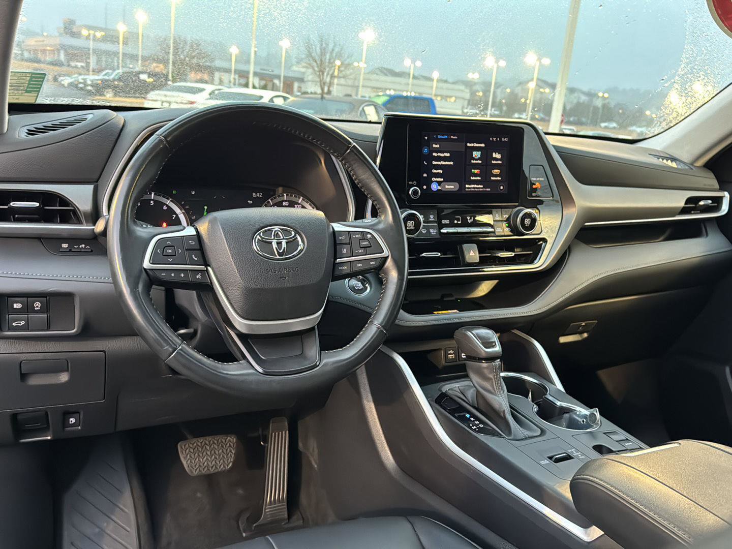 Certified 2023 Toyota Highlander XLE image 16