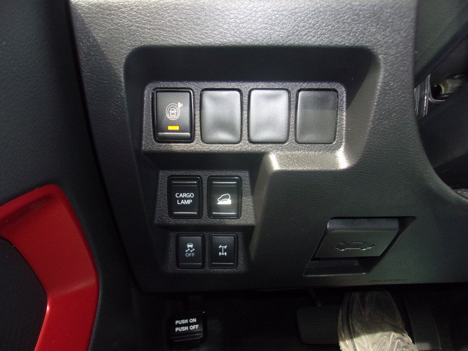 Used 2025 Nissan Frontier PRO-4X AWD/4WD image 24
