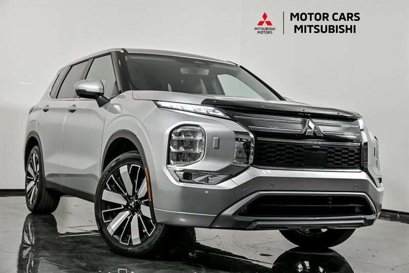Used 2025 Mitsubishi Outlander SE AWD/4WD image 1